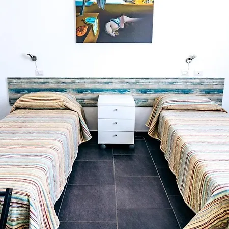 Welcomely - Senyera Apartment