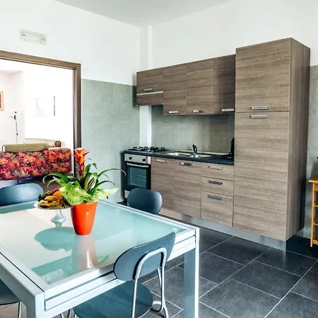 Welcomely - Senyera Apartment