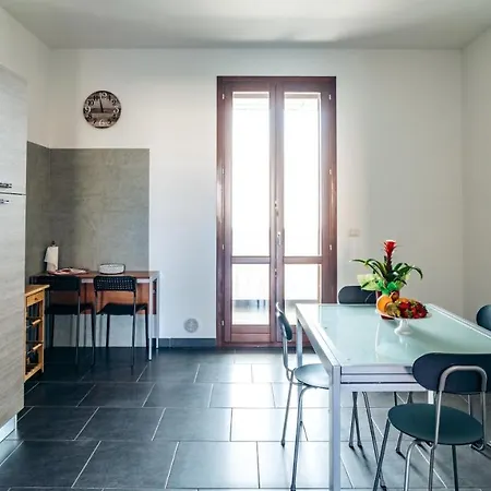 Welcomely - Senyera Apartment *
